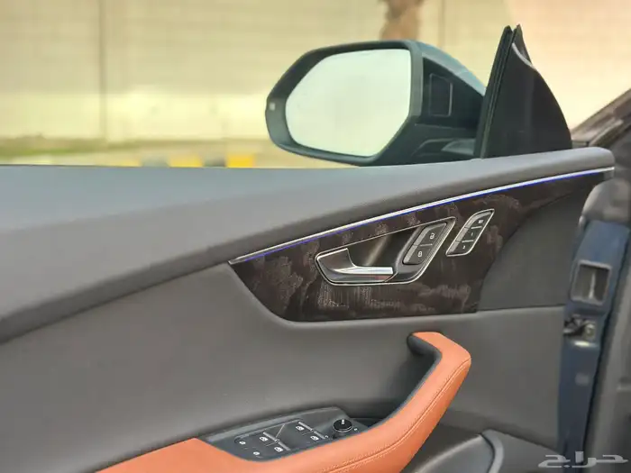 اودي Q8 2023 بلاك ادشن 17