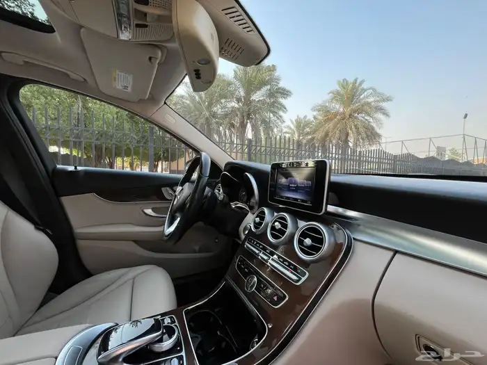 مرسيدس C300 2015 ( بحالة الوكالة ) 35