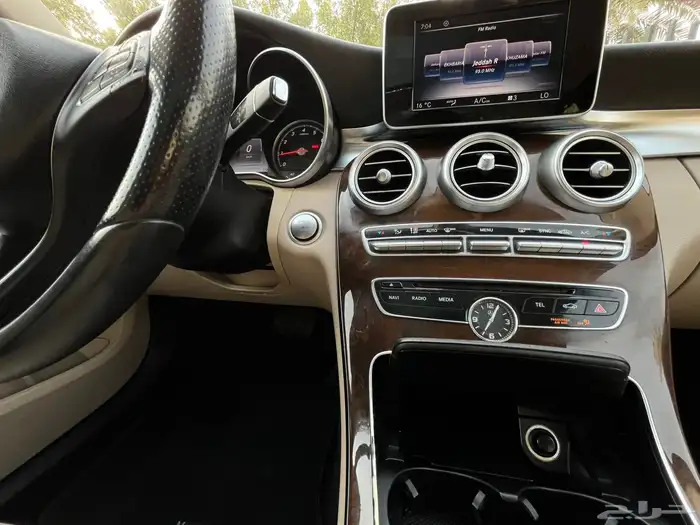 مرسيدس C300 2015 ( بحالة الوكالة ) 38