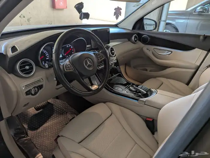 2018 Mercedes-Benz GLC 250 AMG Line 4MATIC 5