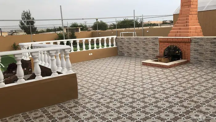 استراحه للايجار قسمين 13