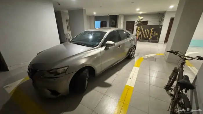 لكزس is350 فل ماشي 169 الف 2