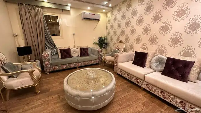 كنب نظيف 3 قطع مع 2 كراسي و3 طاولات 0