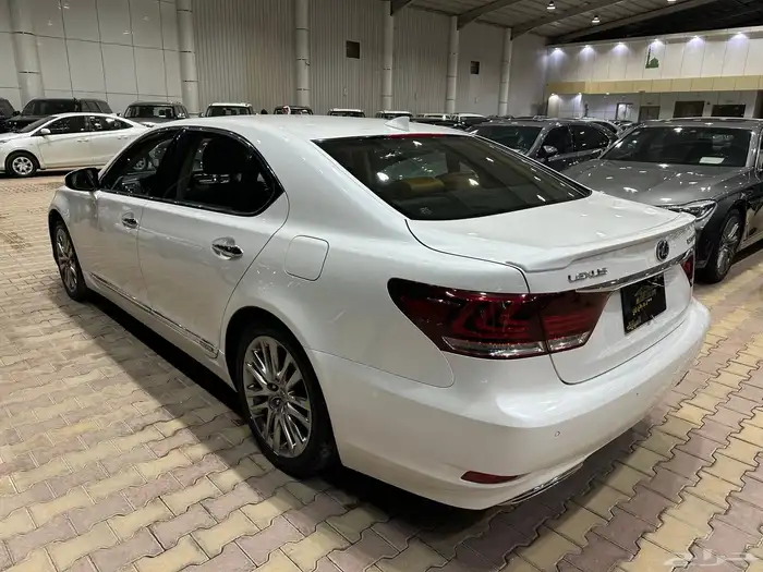 لكزس LS600 موديل 2015 فل كامل هايبرد 26