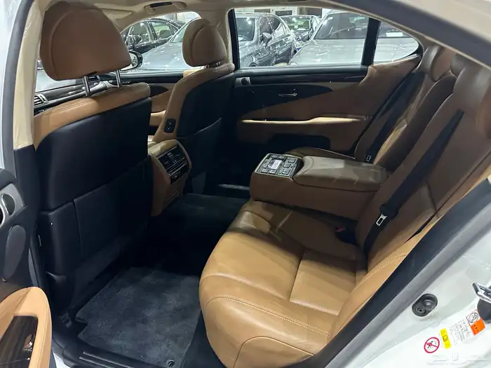 لكزس LS600 موديل 2015 فل كامل هايبرد 24