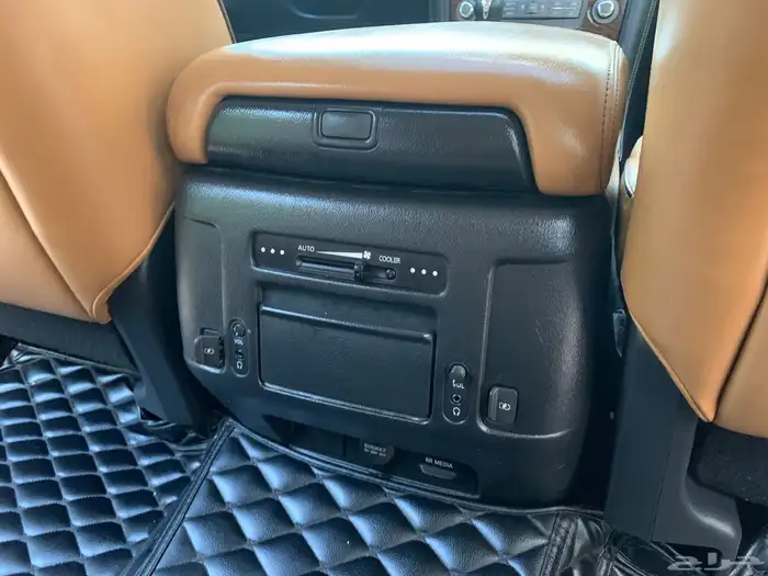للبيع نيسان بلاتينيوم 2019 19