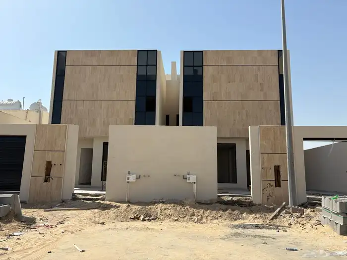 فلل دوبلوكس شبه منفصل بموقع مميز 0