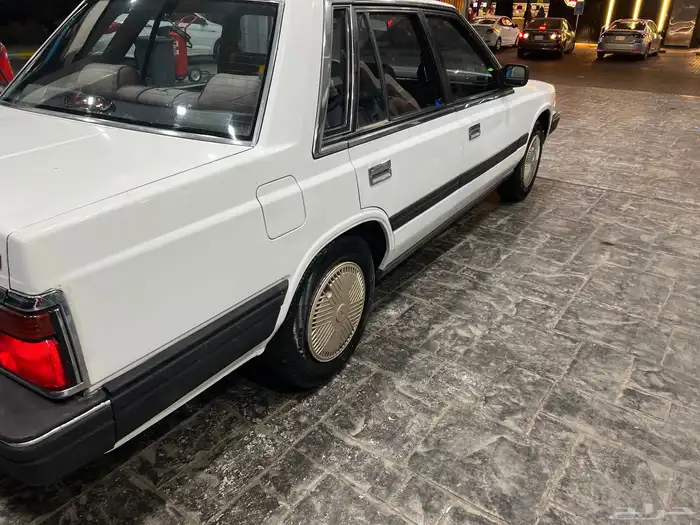 مخزنة كلاسيك نيسان لوريل 7