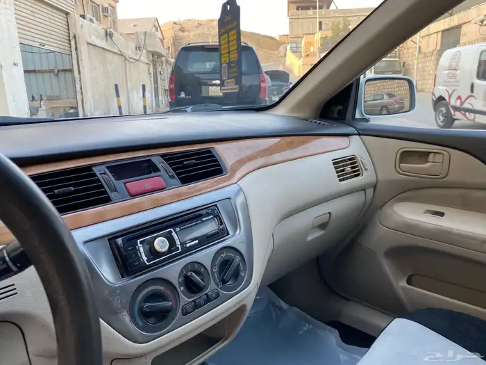سيارة متسوبيشي لانسر موديل 2009 10