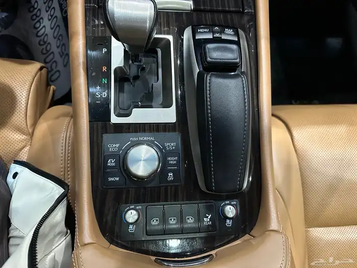 لكزس LS600 موديل 2015 فل كامل هايبرد 12
