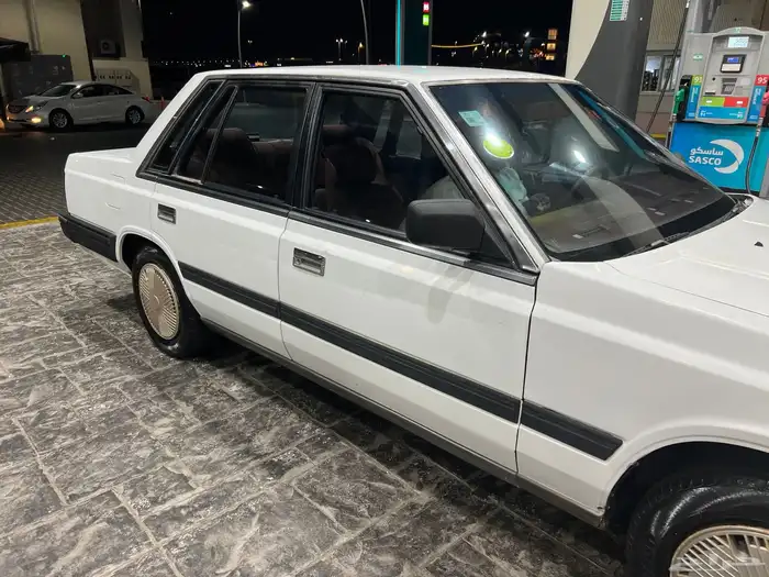 مخزنة كلاسيك نيسان لوريل 8