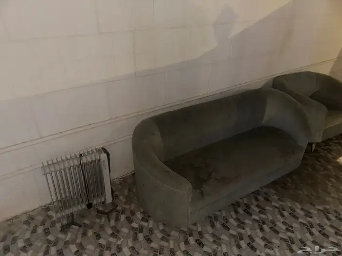 كنب شبه جديد مستخدم للبيع كامل مع دفايه خربانه 1