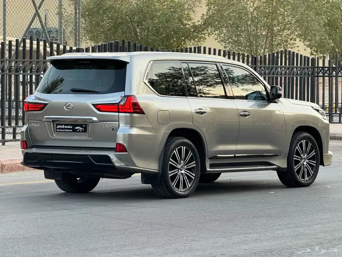 لكزس LX570 S 2019 4