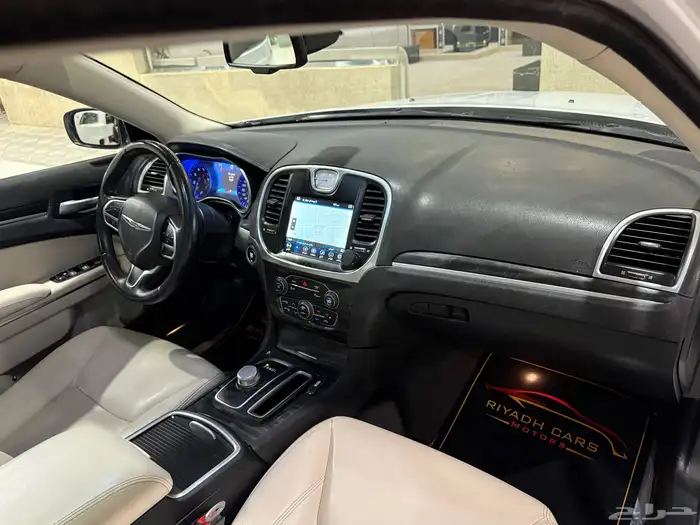 كرايزلر 2018 فل C300 (بحالة ممتازة) 7