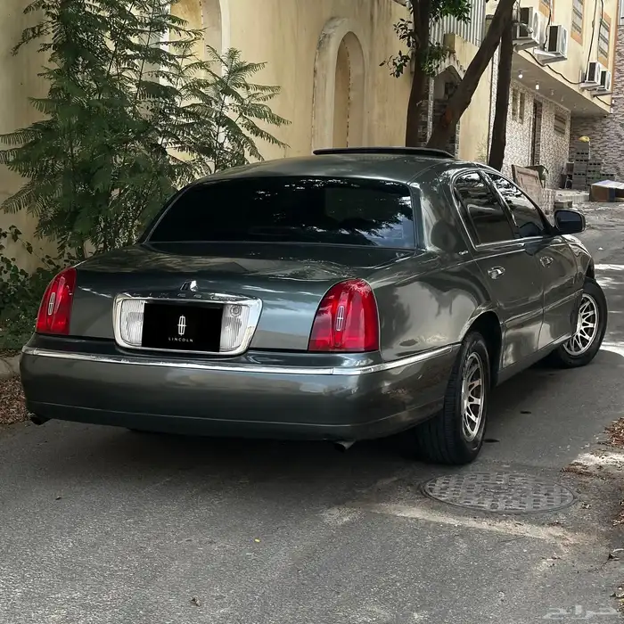 لنكولن تاون كار 2001 بيع او بدل 8