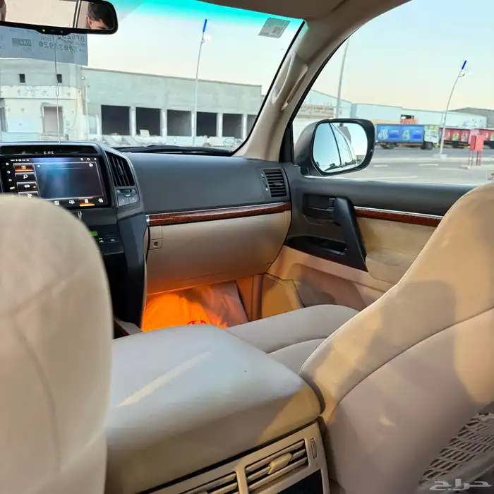 لاندكروزر 28