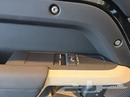 2024 Land Rover Defender 90 S P300 11