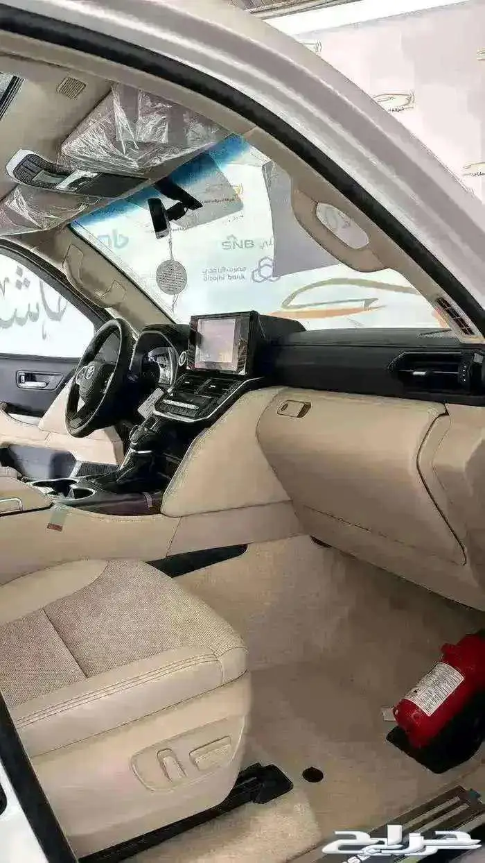 تويوتا لاندكروزر GXR L4 فل كامل بريمي 2025 - 328000 4