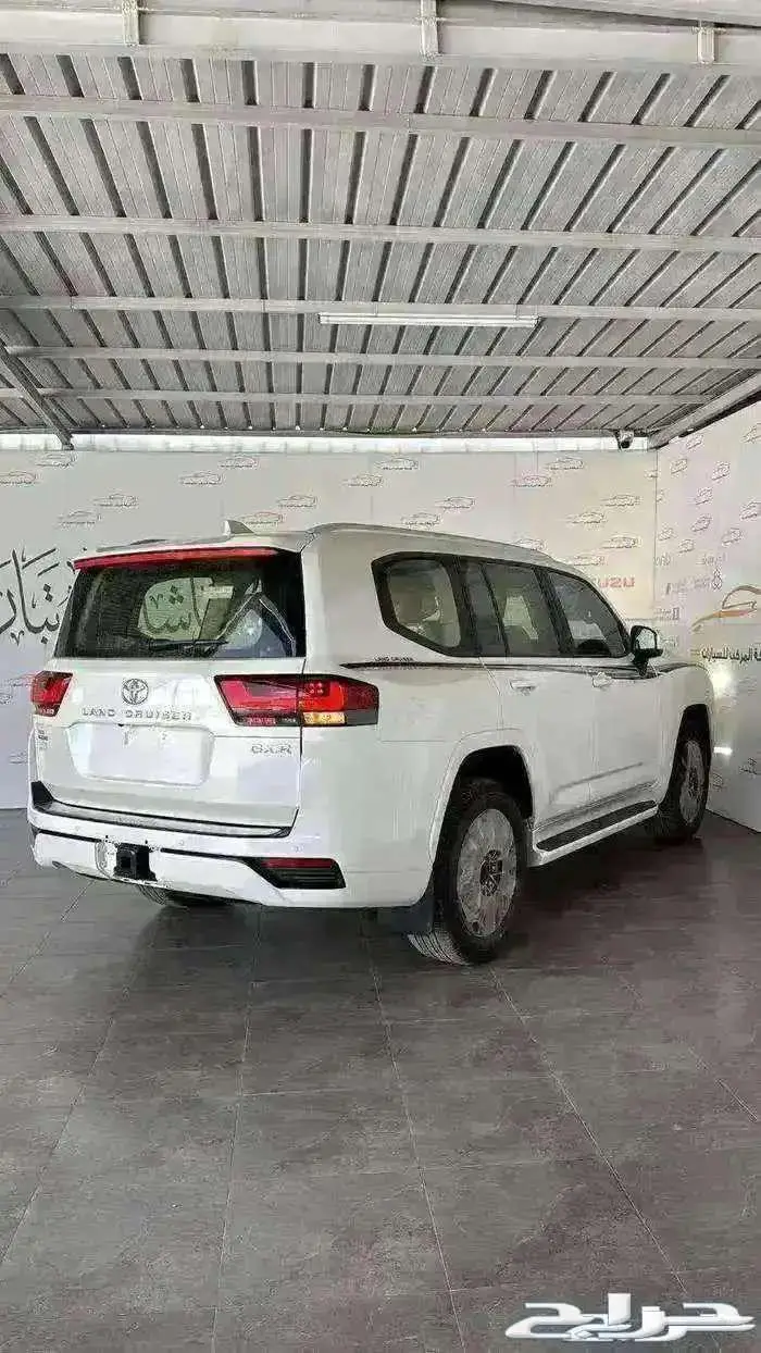 تويوتا لاندكروزر GXR L4 فل كامل بريمي 2025 - 328000 8