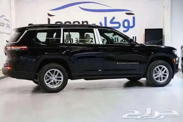 جراند شيروكي 2025 لارادو 3