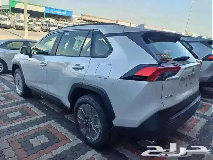 تويوتا راف فور 2025 XLE نص فل عبداللطيف جميل 5