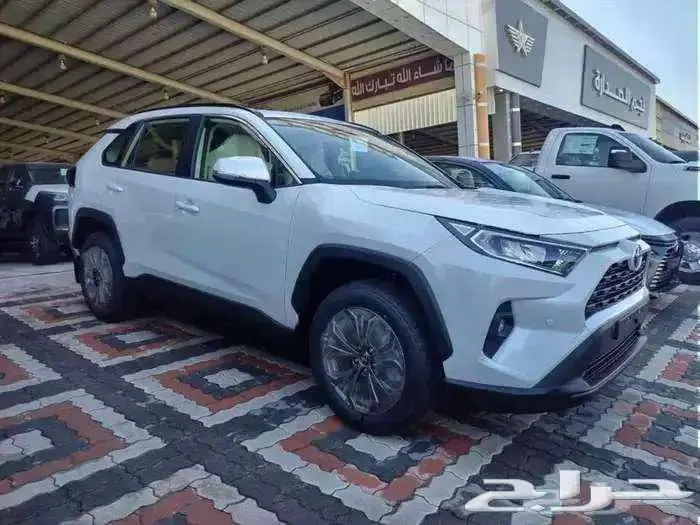 تويوتا راف فور 2025 XLE نص فل عبداللطيف جميل 3