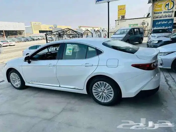 تويوتا كامرى LE بنزين موديل 2025 4