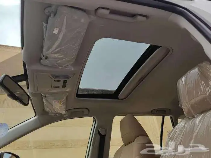 راف فور XLE فتحة ابيض 2025 8