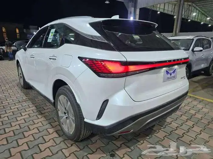 لكزس RX 350 بنزين 2025 4