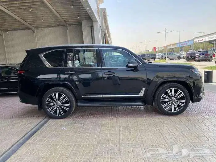 لكزس LX600 BB 2025 خليجي اسود داخلي احمر 4