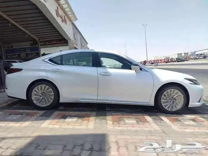 لكزس ES 350 موديل 2025 سعودى 9