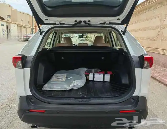 راف فور XLE فتحة ابيض 2025 13