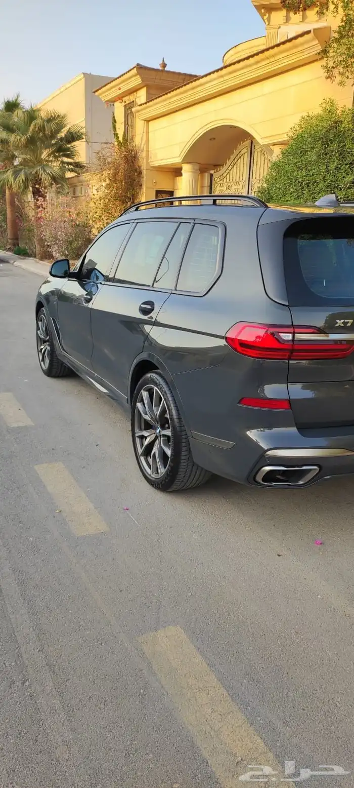 BMW X7 M50i 2022 - بحالة الوكالة وعلى الضمان 3