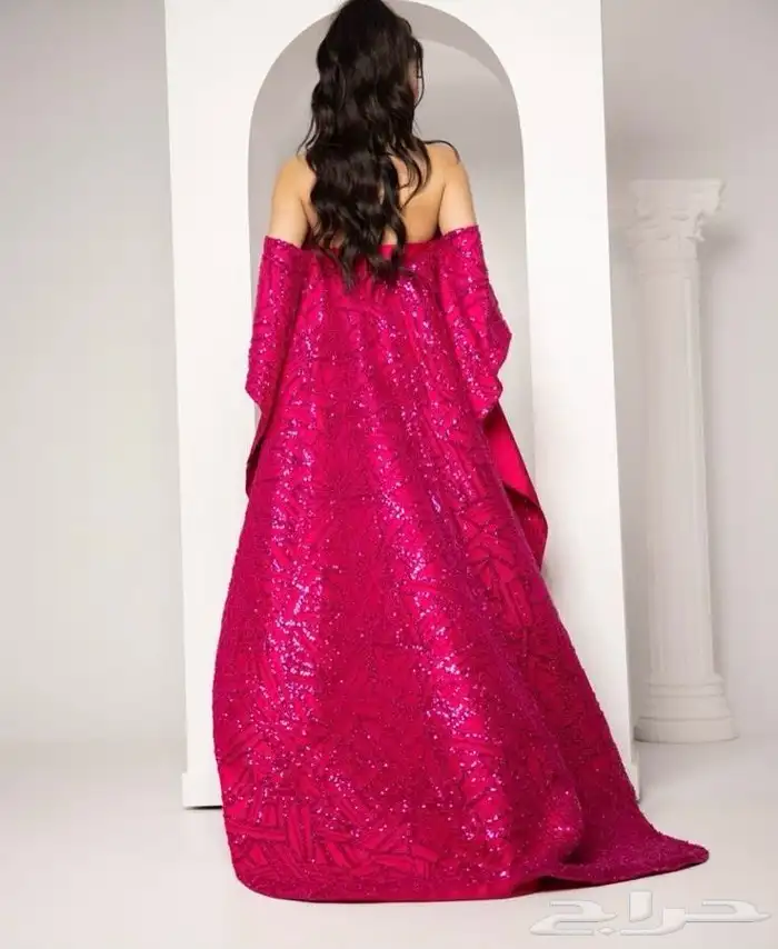 فستان للبيع من مصممه 800 ريال مع الكيس حقه 1