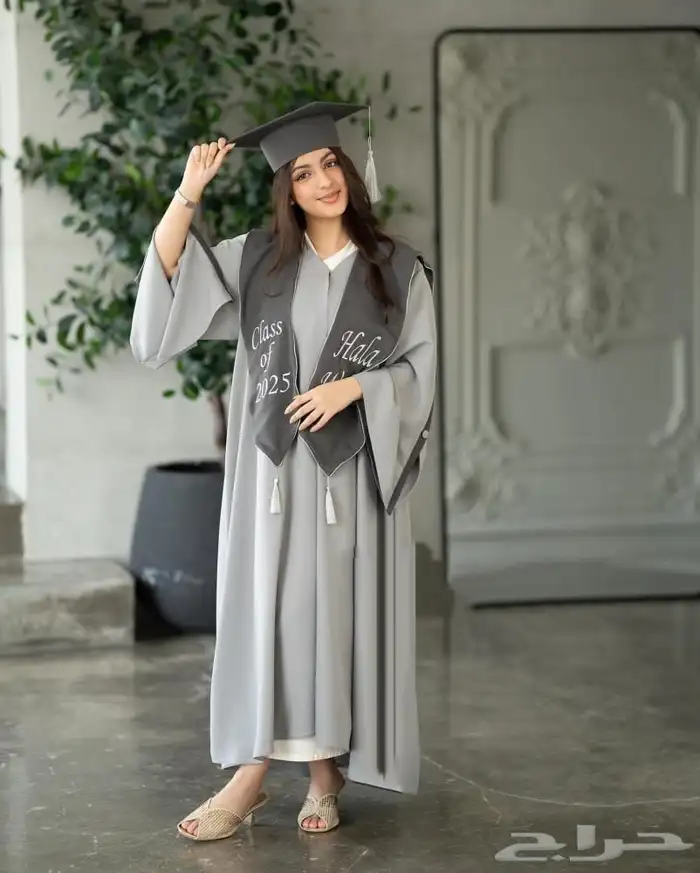 عبايات تخرج تفصيل تطريز ارواب تخرج وشاحات تخرج 5