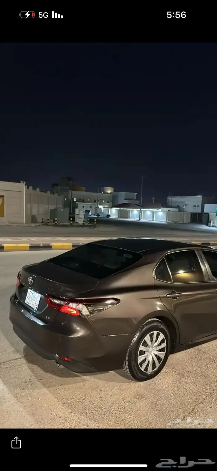 للبيع كامري 2021 عودي غامق - وارد الساير . 2