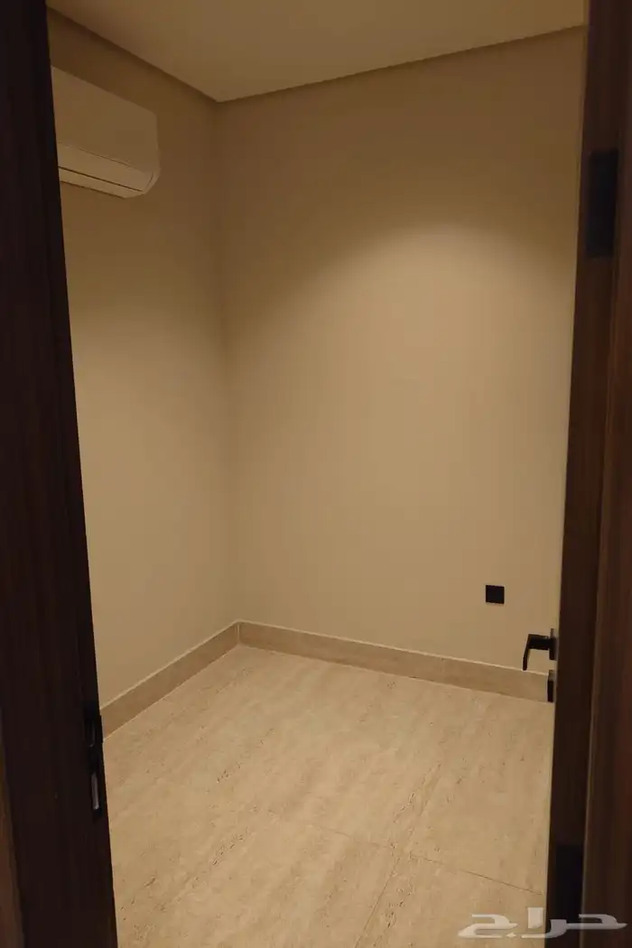 للإيجار شقه فى حي الجوهره فى برج إنماء يوجد فديو للشقة 7
