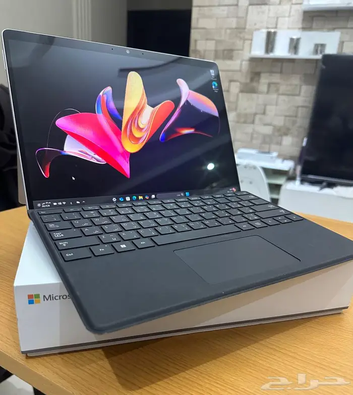 للبيع لاب توب مايكروسوفت سيرفس pro8 اخو الجديد يعمل بالمس 0