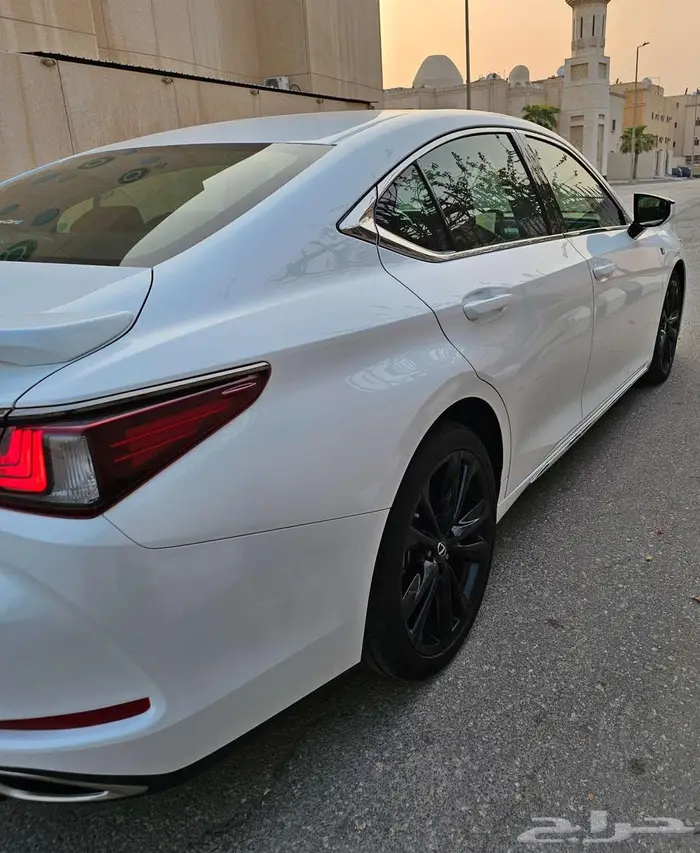 لكزس ES 350 اف سبورت 2023 وكالة 9