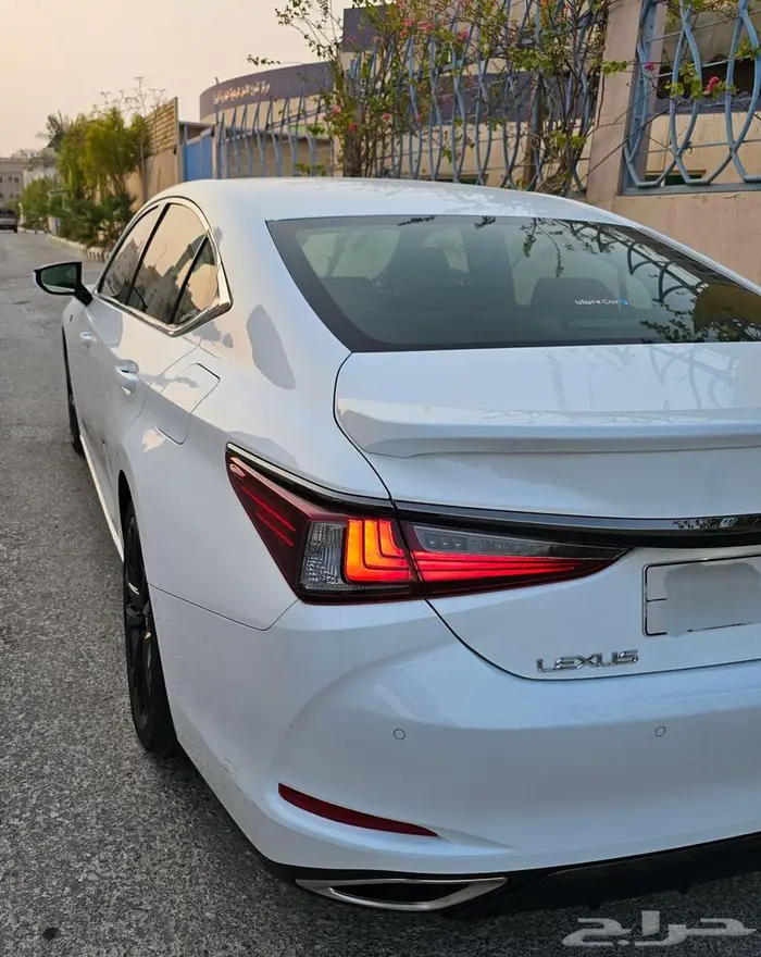لكزس ES 350 اف سبورت 2023 وكالة 2