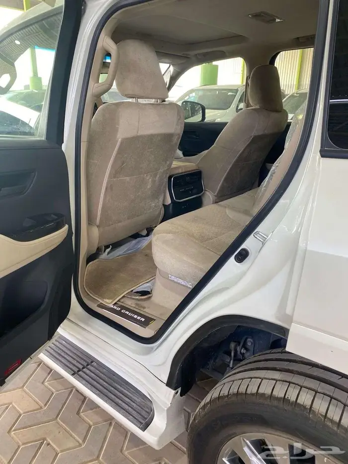 لاندكروزر L3 2023 GXR 5