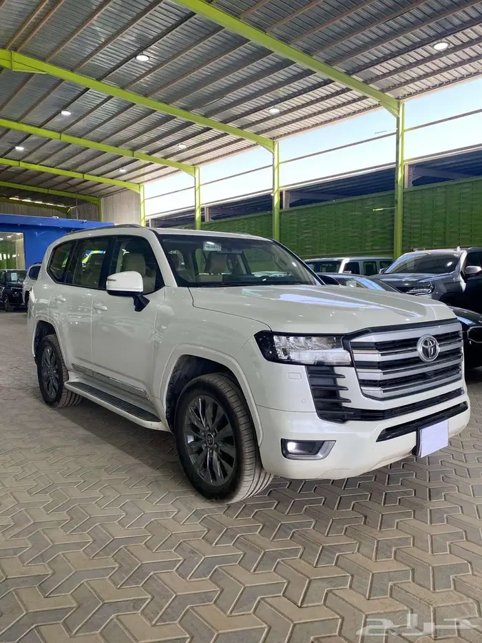 لاندكروزر L3 2023 GXR 2