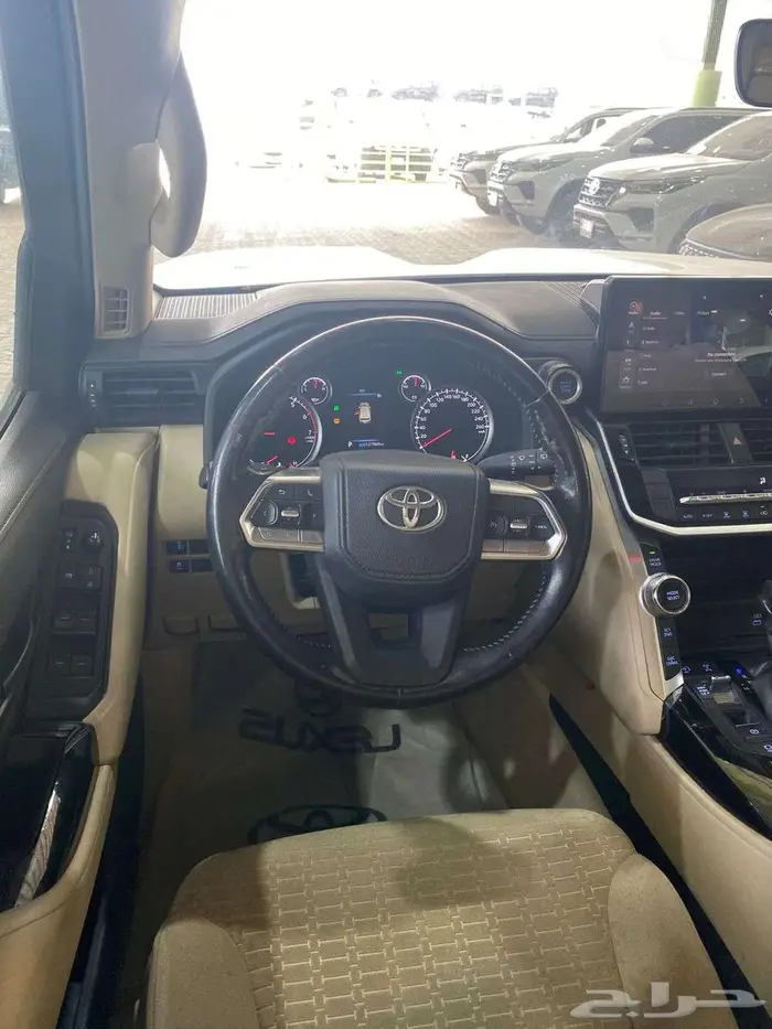 لاندكروزر L3 2023 GXR 4