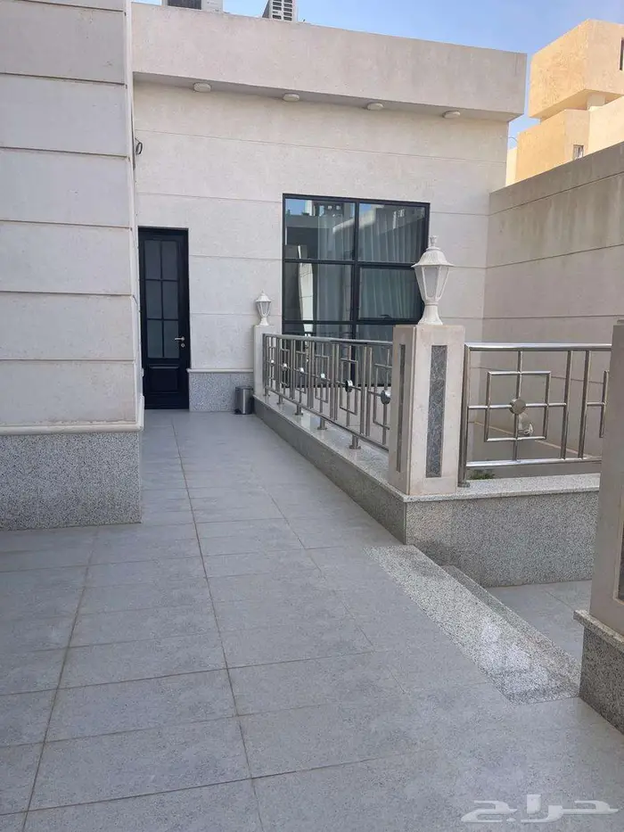 للبيع فيلا فاخرة بحي عرقة  الرياض 3