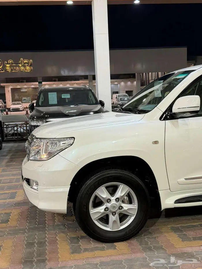 للبيع جيب VXR 2010 سعودي عداد قليل ( مخززنه ) 4