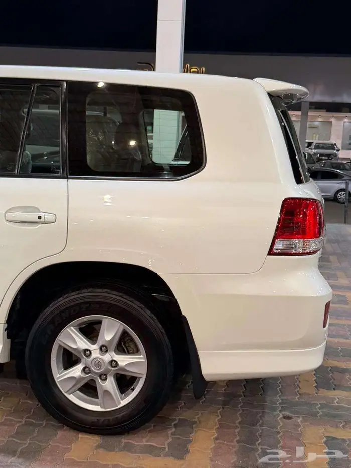 للبيع جيب VXR 2010 سعودي عداد قليل ( مخززنه ) 25