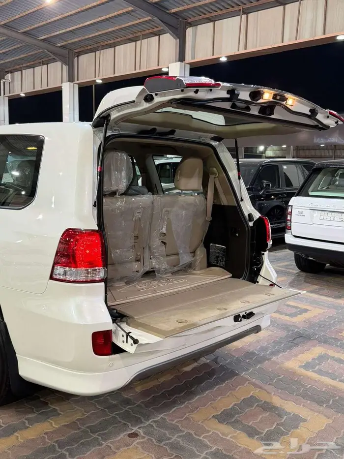 للبيع جيب VXR 2010 سعودي عداد قليل ( مخززنه ) 80