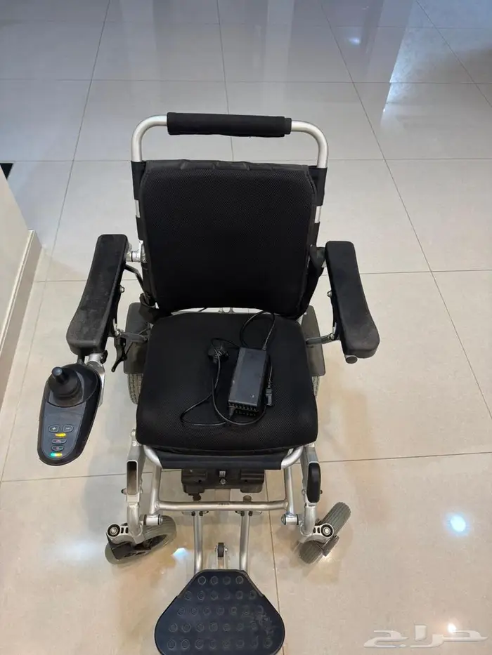 كرسي كهربائي متحرك 1