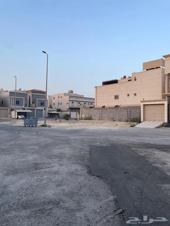 للبيع أرض في ضاحية الملك فهد على ثلاث شوارع مساحة 507 4