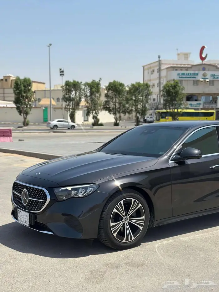 مرسيدس E200 4